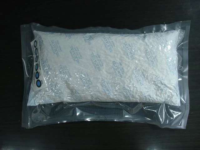 1kg silicio dioksido gelio maišelis su drėgmę sugeriančiu.jpg 1kg Silica Gel Bag with Moisture Absorbing.jpg