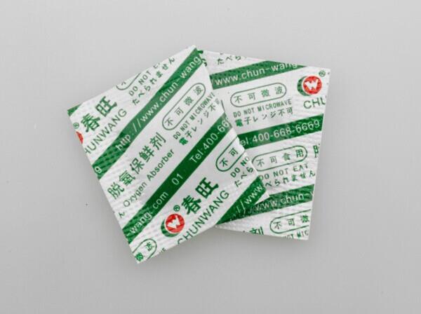 Oxygen Absorber for preserving foods